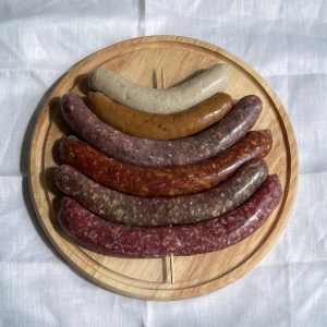 Bratwurst-Sixpack. Frische Bratwurst in 6 verschiedenen Sorten.